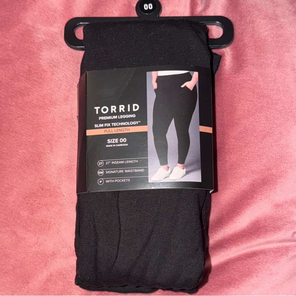 Torrid Black Premium Leggings with Pockets. NEW! Size 00. Plus size 00